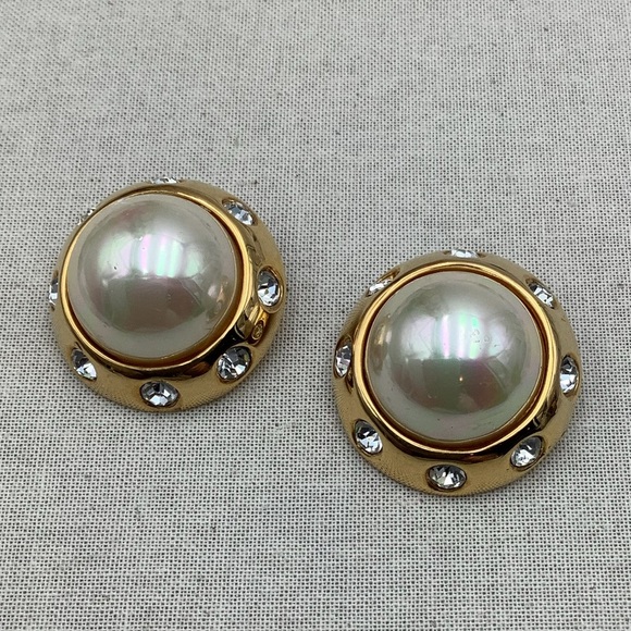 Vintage Nina Ricci Pearl and Gold Clip earrings - Picture 1 of 3